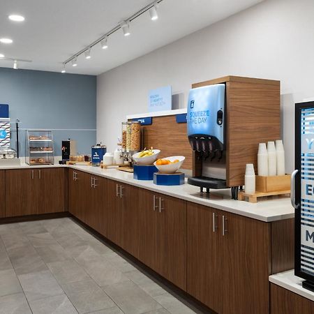 米德韦斯特城智选假日酒店及套房 外观 照片