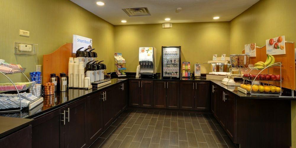 米德韦斯特城智选假日酒店及套房 外观 照片